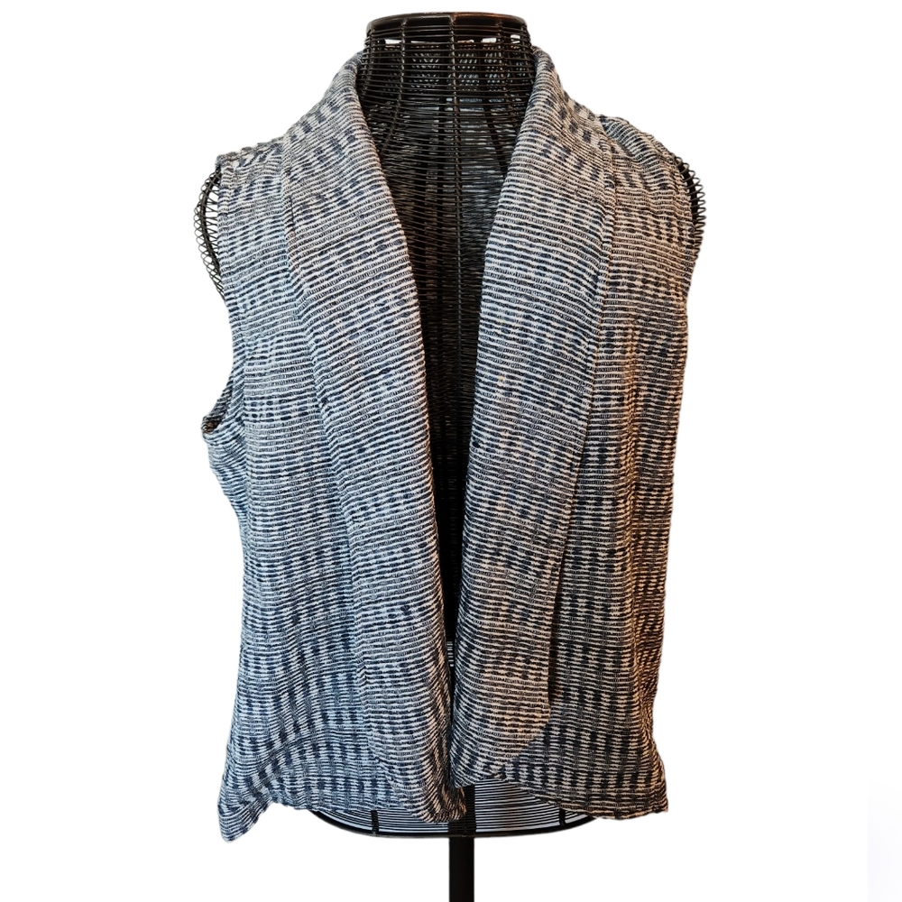CJ BANKS  size 1X navy & white textured layering piece.